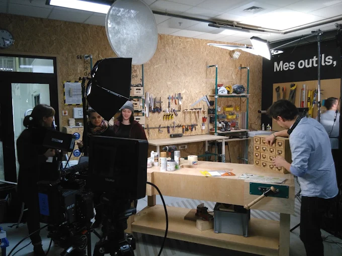 Photo de tournage lors de la réalisation d'une présentation de produit chez Leroy Merlin